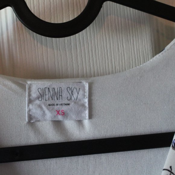 White with Blue Flowers Sienna Sky Dress - Picture 4 of 6